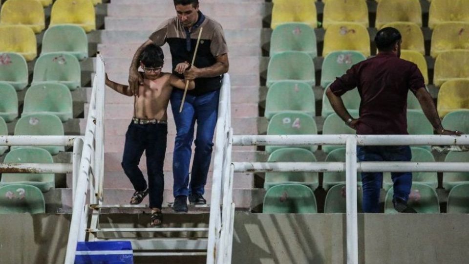 چه کسی مسئول نابسامانی ورزشگاههاست؟/ وقتی خربزه خطر دارد اما سنگ نه! چه کسی مسئول نابسامانی ورزشگاههاست؟/ وقتی خربزه خطر دارد اما سنگ نه!