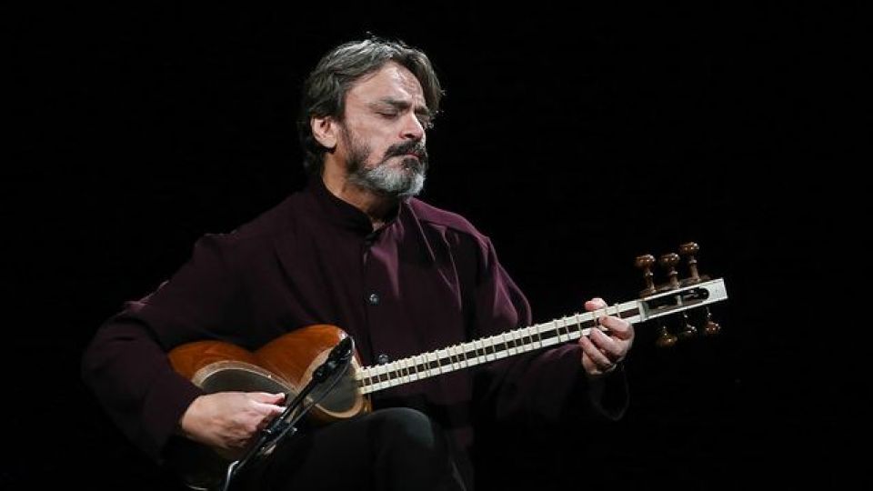 حسین علیزاده: دست کسانی را که در خیابان ساز بزنند و بخوانند میفشارم حسین علیزاده: دست کسانی را که در خیابان ساز بزنند و بخوانند میفشارم