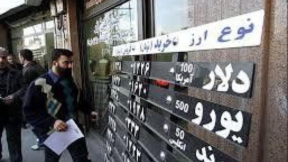 اختلاف ارز مسافرتی در بانک و بازار آزاد ۶۰۰ تومان شد! اختلاف ارز مسافرتی در بانک و بازار آزاد ۶۰۰ تومان شد!