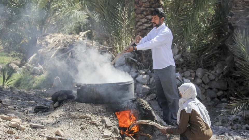 امرار معاش روحانی کشاورز در کنار تبلیغ