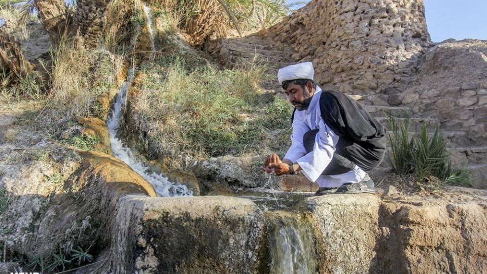 امرار معاش روحانی کشاورز در کنار تبلیغ