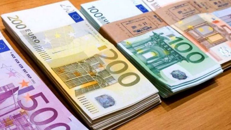 قیمت روز دلار و یورو در صرافی