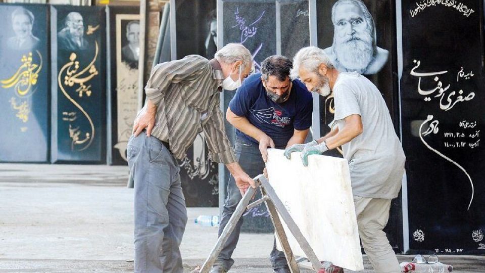 رونق بازار سنگ قبرفروش‌ها در دوران کرونا / صاحب عزاها سنگ قبر قسطی می‌خواهند