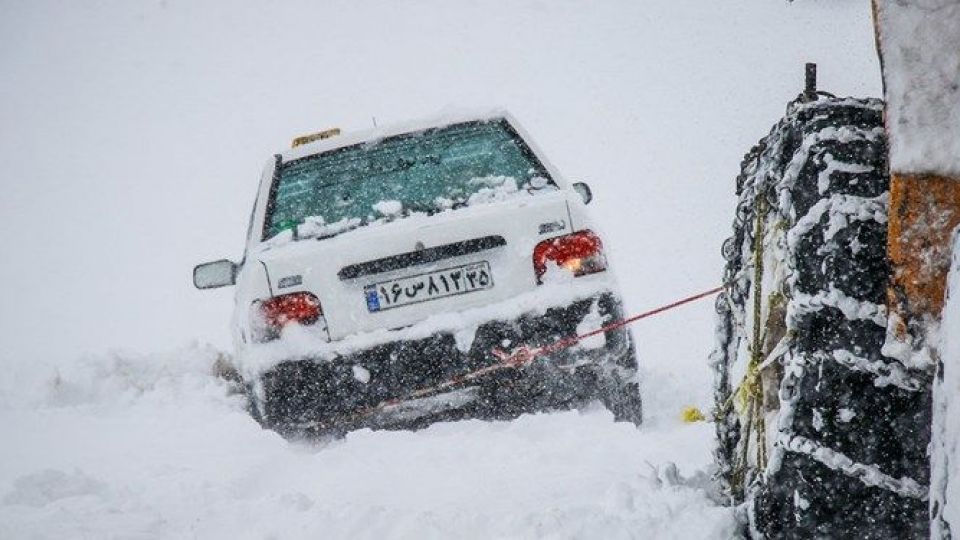  ‌برف و باران در جاده‌های ۷ استان/ راننده‌های محورهای تهران-شمال زنجیرچرخ داشته باشند‌