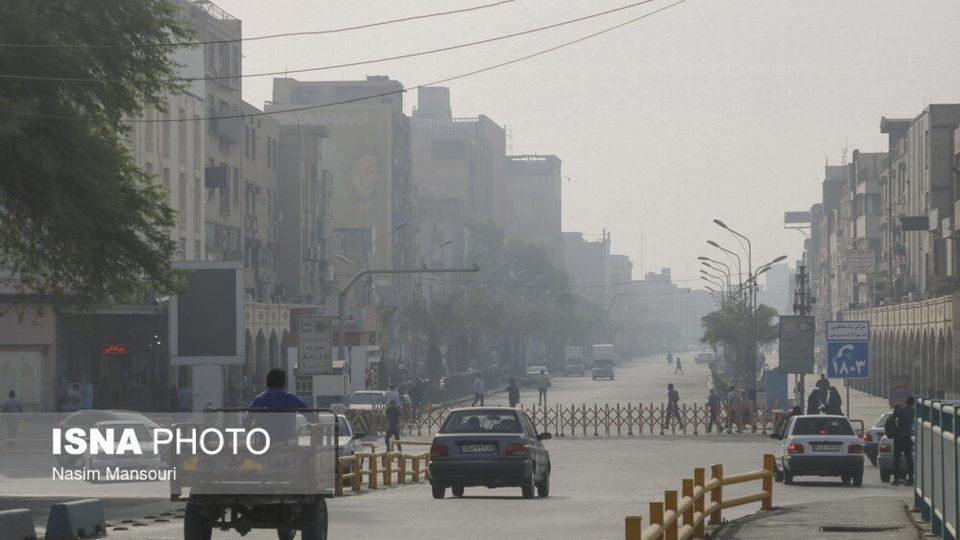 دود هورالعظیم در آسمان اهواز