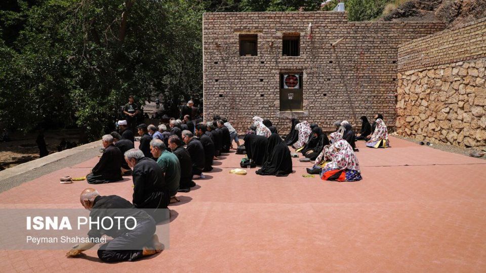 نخل‌گردانی روز عاشورا در روستای ابیانه