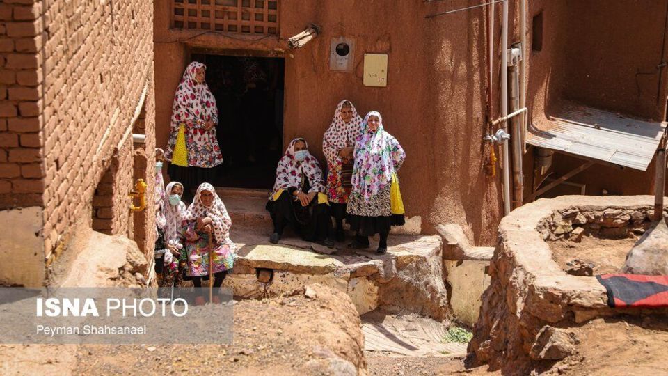 نخل‌گردانی روز عاشورا در روستای ابیانه