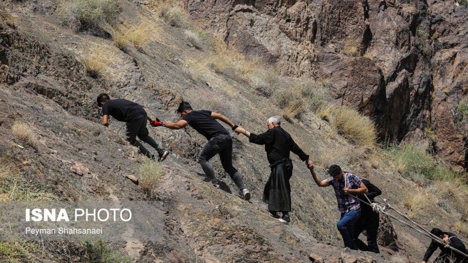 نخل‌گردانی روز عاشورا در روستای ابیانه