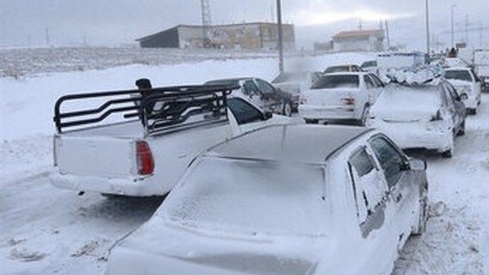بارش برف و باران در جاده‌های ۲۰ استان/ وزارت راه: مردم سفر غیرضروری نروند