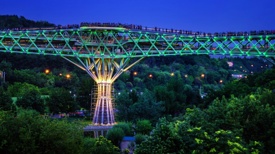 Nature Bridge Тегеран. Мост табиат в Тегеране. Светящийся мост в Тегеране. Мост в Иране.