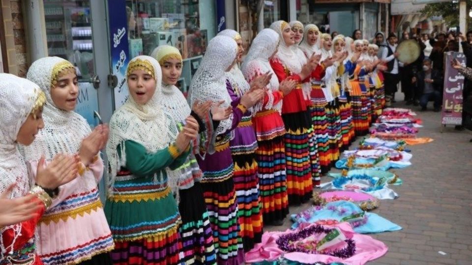  استقبال از نوروز با کارناوال شادپیمایی در کلاچای رودسر 