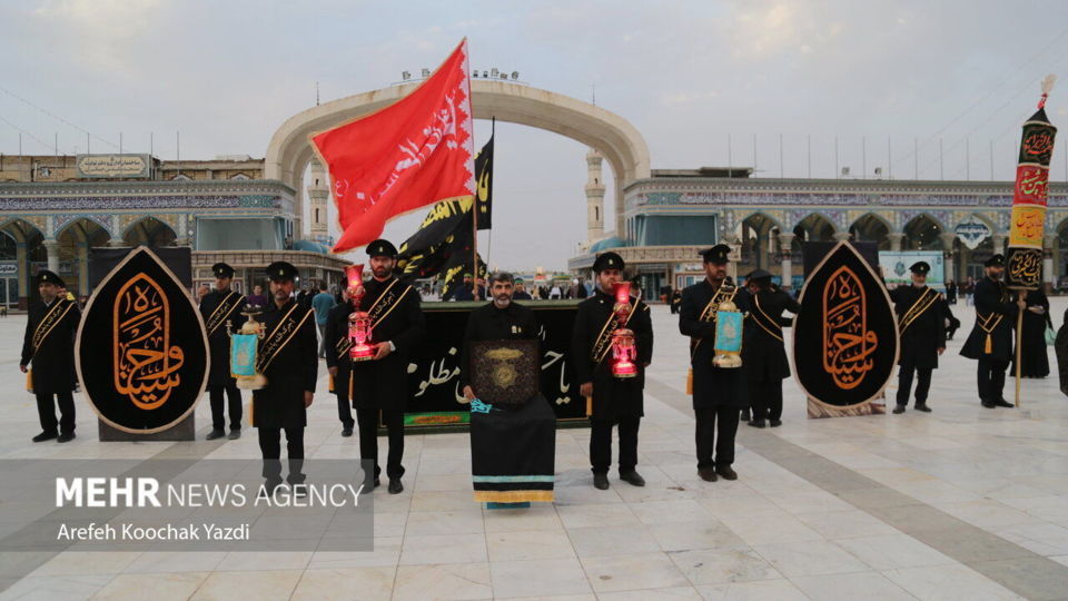 تعویض پرچم مسجد مقدس جمکران در آستانه ماه محرم