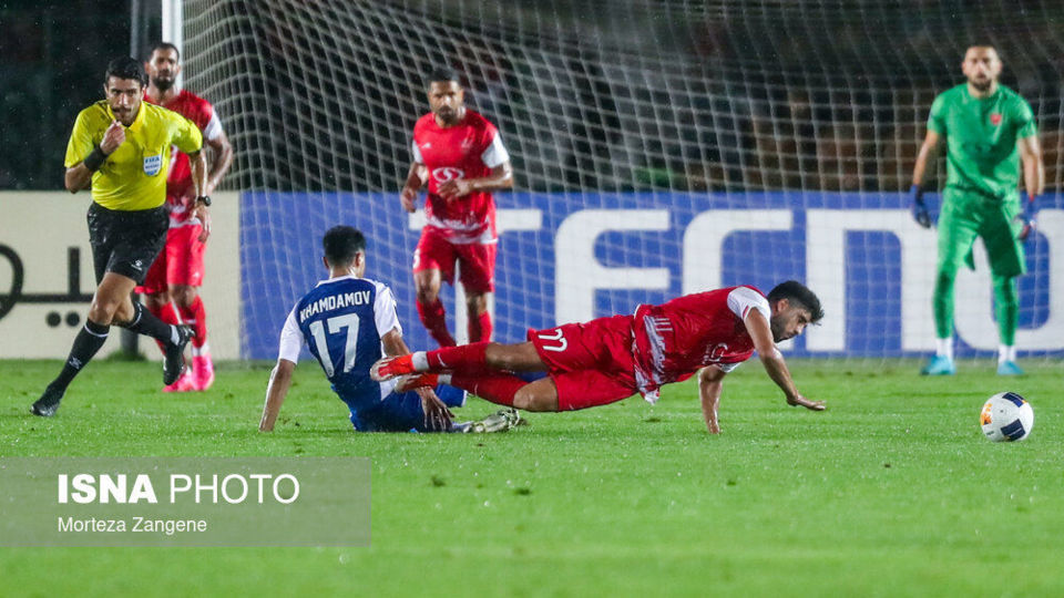 مسابقه فوتبال پرسپولیس ایران - پاختاکور ازبکستان