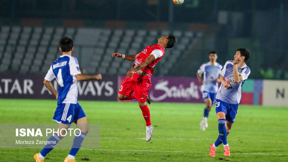 مسابقه فوتبال پرسپولیس ایران - پاختاکور ازبکستان