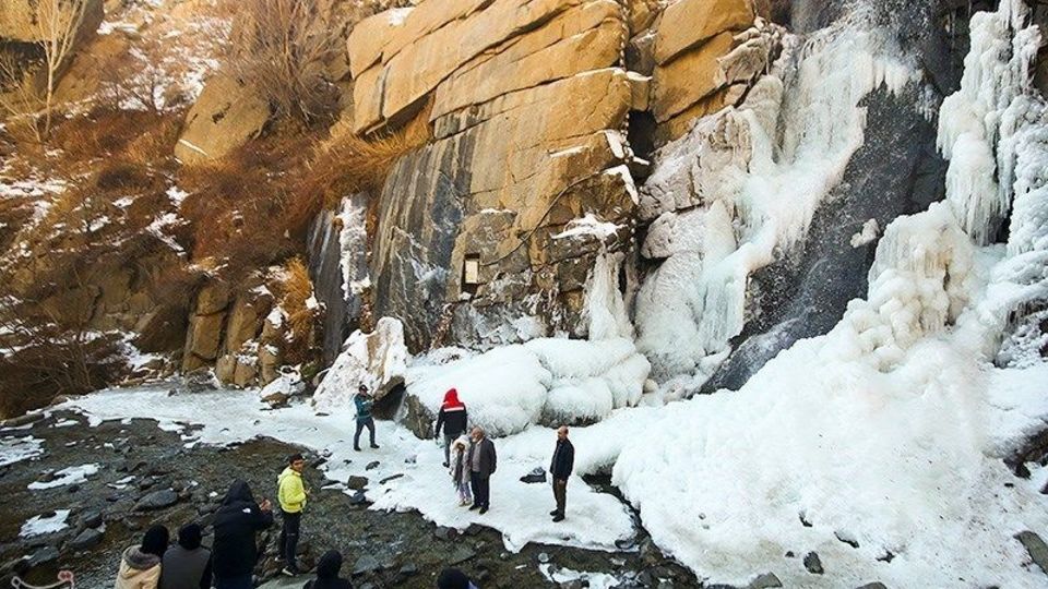 طبیعت زمستانی آبشار گنجنامه همدان