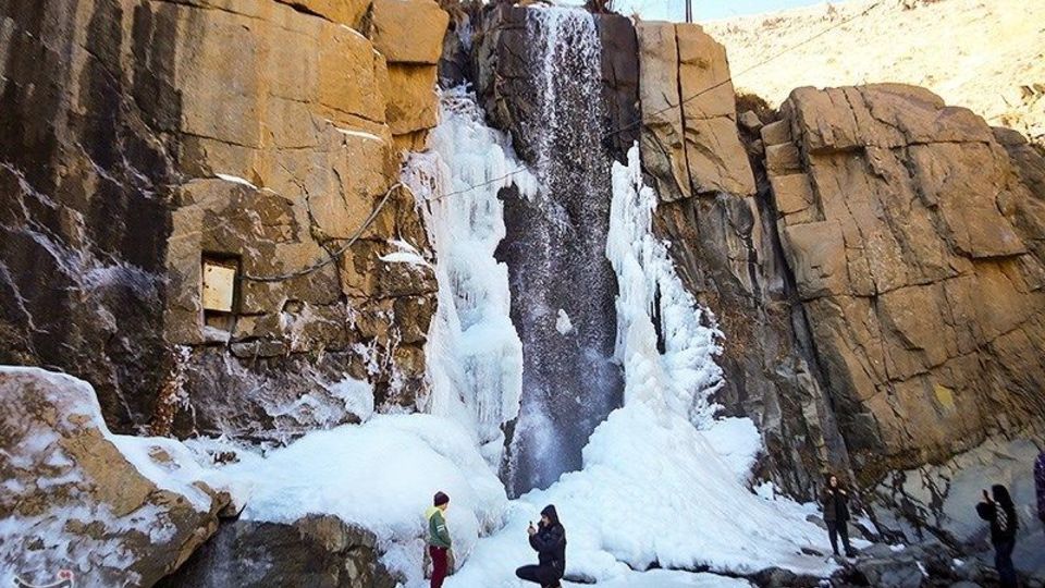 طبیعت زمستانی آبشار گنجنامه همدان