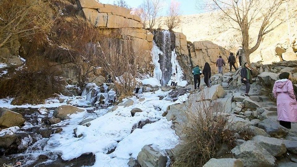 طبیعت زمستانی آبشار گنجنامه همدان