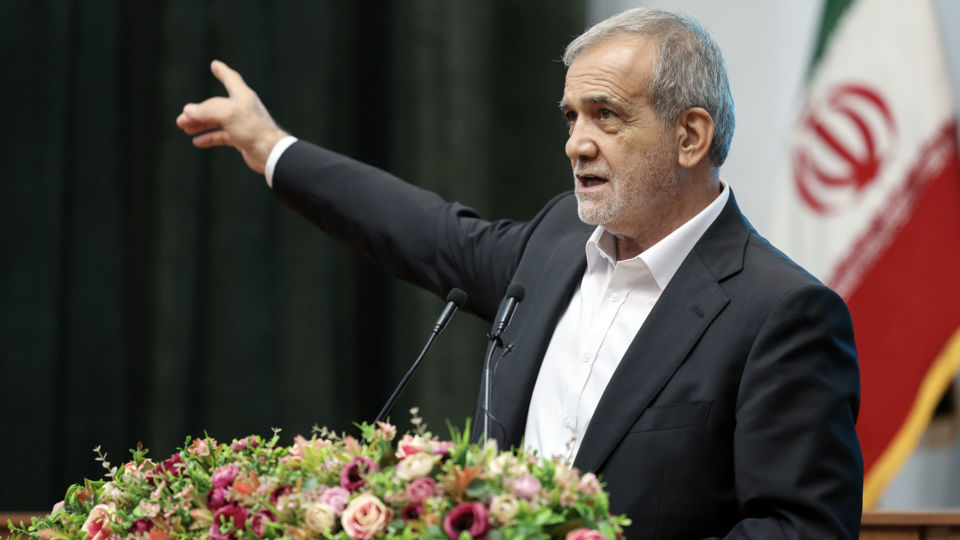 موضع روزنامه اصولگرا درباره ماجرای استعفای پزشکیان و نقش مشاور روحانی در این مسئله موضع روزنامه اصولگرا درباره ماجرای استعفای پزشکیان و نقش مشاور روحانی در این مسئله