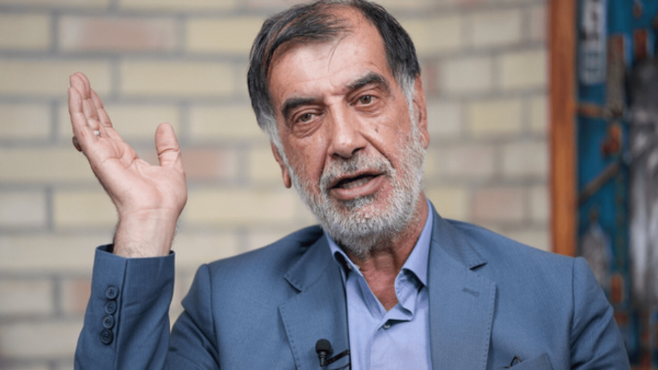 محمدرضا باهنر از مجری صداوسیما عذرخواهی کرد محمدرضا باهنر از مجری صداوسیما عذرخواهی کرد