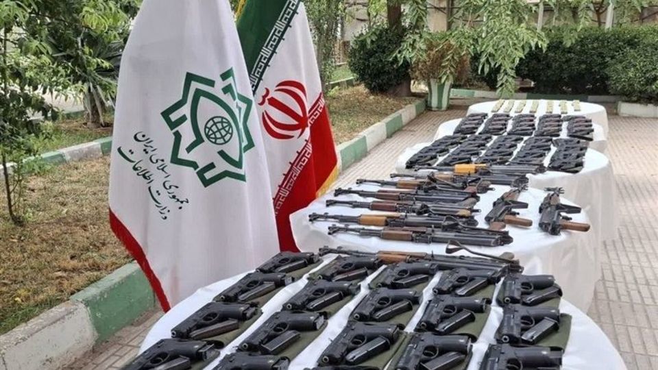 کشف ۱۲۲ قبضه سلاح جنگی در مرزهای جنوبی سیستان و بلوچستان کشف ۱۲۲ قبضه سلاح جنگی در مرزهای جنوبی سیستان و بلوچستان