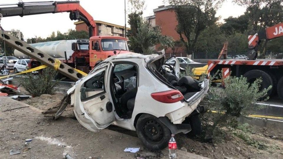 مرگ ۲ زن در تصادف پژو ۲۰۷ با تیر چراغ برق مرگ ۲ زن در تصادف پژو ۲۰۷ با تیر چراغ برق