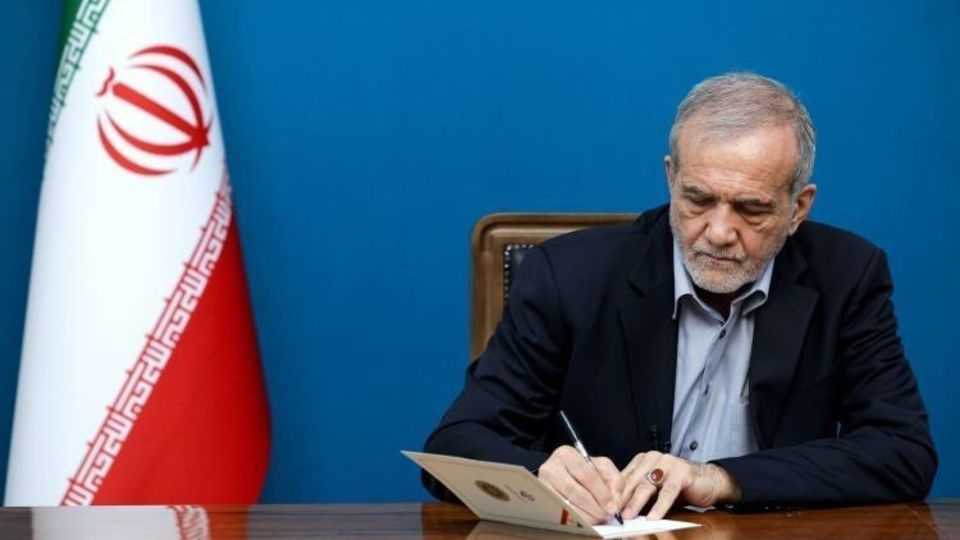 پزشکیان «قانون ملی توسعه هوش مصنوعی» را برای اجرا ابلاغ کرد پزشکیان «قانون ملی توسعه هوش مصنوعی» را برای اجرا ابلاغ کرد