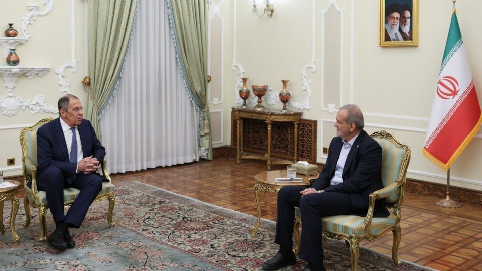 پزشکیان: ایران و روسیه میتوانند نقش مؤثری در تقویت صلح و نظم چند جانبهگرا ایفا کنند پزشکیان: ایران و روسیه میتوانند نقش مؤثری در تقویت صلح و نظم چند جانبهگرا ایفا کنند