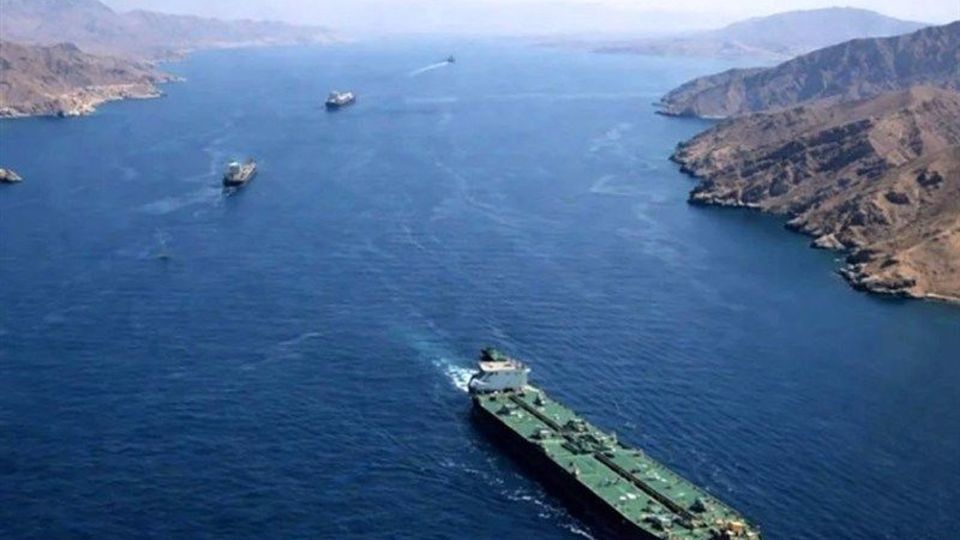 ارتش: نفتکش متخلف در کریدور جنوبی تنگه هرمز آتش گرفت ارتش: نفتکش متخلف در کریدور جنوبی تنگه هرمز آتش گرفت