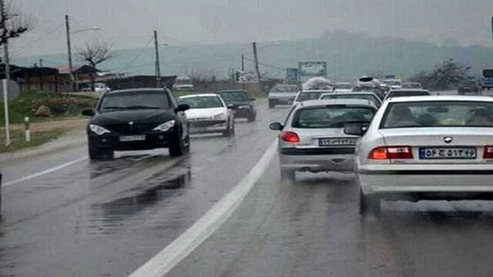 بارش باران در جادههای شمالی کشور/ تردد روان در محورهای مواصلاتی بارش باران در جادههای شمالی کشور/ تردد روان در محورهای مواصلاتی