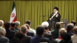 رهبر انقلاب: شهدا نشان دادند ایرانیت و اسلامیت یک حقیقت واحد است