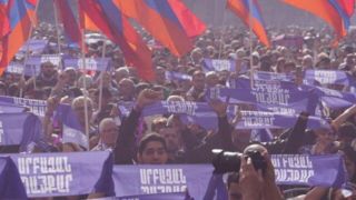 تظاهرات گسترده در ایروان در اعتراض به واگذاری روستاها به باکو