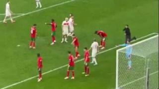 وقتی کریستیانو رونالدو از هجوم جیمی‌جامپ ها در بازی پرتغال و ترکیه به ستوه می‌آید!