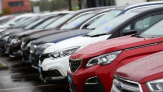 دولت برای رفع محدودیت واردات خودرو به مجلس لایحه داد