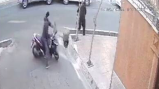 زورگیر بیرحم خیابان پیروزی دستگیر شد زورگیر بیرحم خیابان پیروزی دستگیر شد