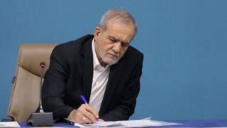 نامه مهم بسیج اساتید به پزشکیان در خصوص مذاکره ایران با آمریکا نامه مهم بسیج اساتید به پزشکیان در خصوص مذاکره ایران با آمریکا