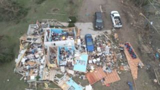 گردباد در آمریکا ۳۷ کشته داد گردباد در آمریکا ۳۷ کشته داد