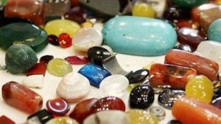 فروش و کلاهبرداری میلیاردی "جواهرات و شهابسنگهای تقلبی" فروش و کلاهبرداری میلیاردی "جواهرات و شهابسنگهای تقلبی"