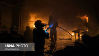 مهار حریق ضایعات کارخانه پلاستیک در دزفول مهار حریق ضایعات کارخانه پلاستیک در دزفول