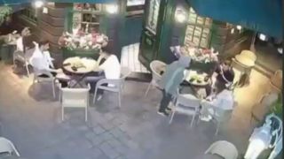 تصاویری از لحظه سرقت گردنبند مرد جوان از گردنش در محله سعادت آباد | روایت سارق از نحوه سرقت تصاویری از لحظه سرقت گردنبند مرد جوان از گردنش در محله سعادت آباد | روایت سارق از نحوه سرقت