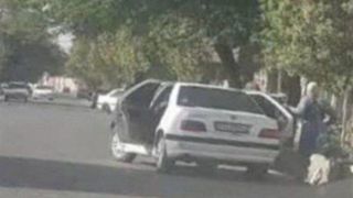 لحظه ربودن یک روحانی در ایرانشهر توسط افراد ناشناس لحظه ربودن یک روحانی در ایرانشهر توسط افراد ناشناس