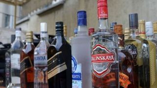 هنجارشکنی به جاهای باریک کشید/ تصاویری از سرو آزادانه مشروبات الکلی در بالاشهر تهران! هنجارشکنی به جاهای باریک کشید/ تصاویری از سرو آزادانه مشروبات الکلی در بالاشهر تهران!