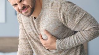 چگونه میتوان به بیماران قلبی در شرایط بحرانی کمک کرد؟ چگونه میتوان به بیماران قلبی در شرایط بحرانی کمک کرد؟