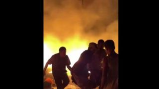 اولین تصاویر از آتش سوزی در محل بمباران چادرهای آوارگان فلسطینی اولین تصاویر از آتش سوزی در محل بمباران چادرهای آوارگان فلسطینی