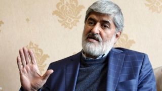 چه کسی باید جلوی کسی که حتی نافش بیرون است را بگیرد؟ چه کسی باید جلوی کسی که حتی نافش بیرون است را بگیرد؟