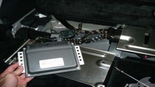 شکار لحظه سرقت فوری کامپیوتر خودرو در مشهد شکار لحظه سرقت فوری کامپیوتر خودرو در مشهد