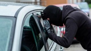 لحظه سرقت وحشیانه گردنبند زن جوان در بلوار فردوس تهران لحظه سرقت وحشیانه گردنبند زن جوان در بلوار فردوس تهران