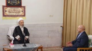 آیتالله مکارمشیرازی: برخی از بانکها موجب افزایش تورم و فشار بر مردم شدهاند آیتالله مکارمشیرازی: برخی از بانکها موجب افزایش تورم و فشار بر مردم شدهاند