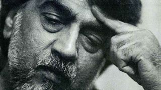 انتقادها به سنگ مزار قیصر: ۱۸ سال است که کاری نمیکنند! انتقادها به سنگ مزار قیصر: ۱۸ سال است که کاری نمیکنند!