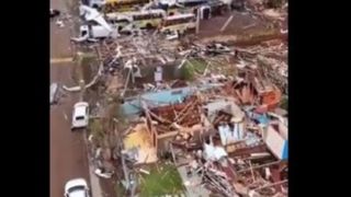 گردباد عظیم در برزیل با ۶ کشته و ۶۰۰ زخمی گردباد عظیم در برزیل با ۶ کشته و ۶۰۰ زخمی