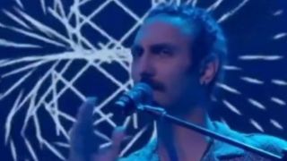 اجرای زنده عجیب پسر مهران مدیری در کانادا وایرال شد اجرای زنده عجیب پسر مهران مدیری در کانادا وایرال شد